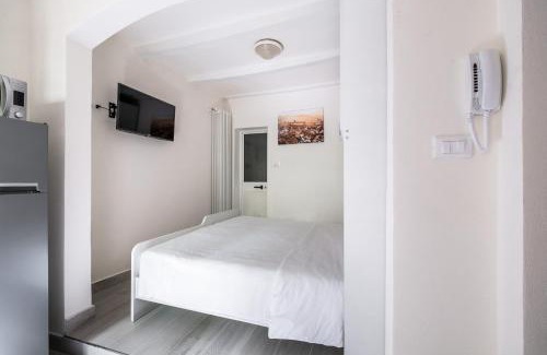 Historic Center Apartment | Giardini Margherita White Studio by Wonderful Italy