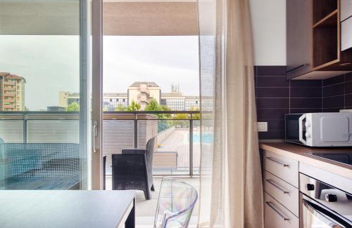 Dergano Apartment | Giax Tower - Romantic Pool View