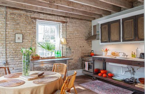 Harleston Village House | Gibbon House at Casa Zoe