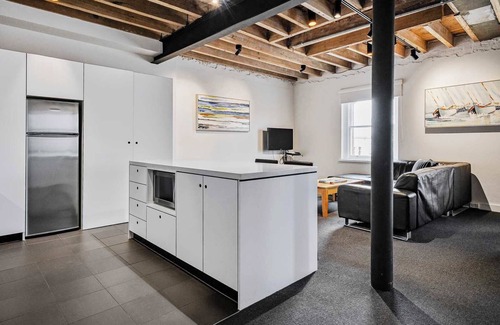 Sullivan's Cove Apartment | Gibson's Mill waterfront warehouse apartment - 201
