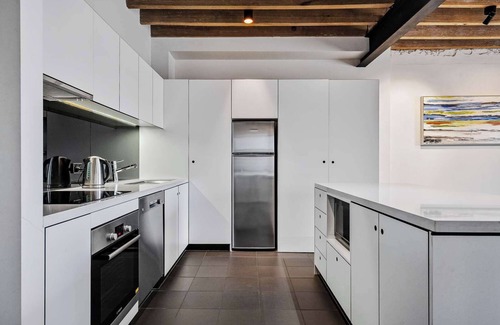 Sullivan's Cove Apartment | Gibson's Mill waterfront warehouse apartment - 201