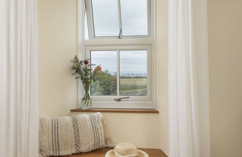 Penzance Cottage | Giffy House - traditional cottage with sea views, near Sennen & Gwenver beaches