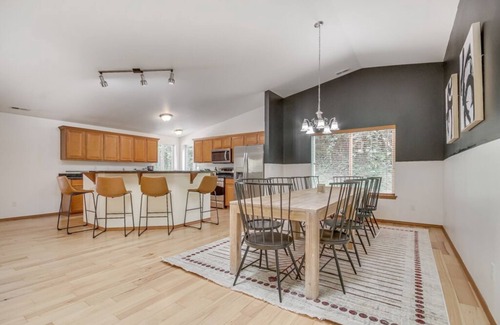 Artondale House | Gig Harbor Haven- Brand New Hot Tub, Seclusion & Scenic Views of Nature!