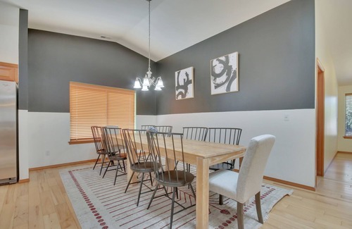 Artondale House | Gig Harbor Haven- Brand New Hot Tub, Seclusion & Scenic Views of Nature!