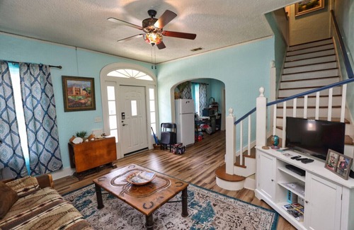 Galveston House | GiGi’s Place Bed and Breakfast - Lighthouse room