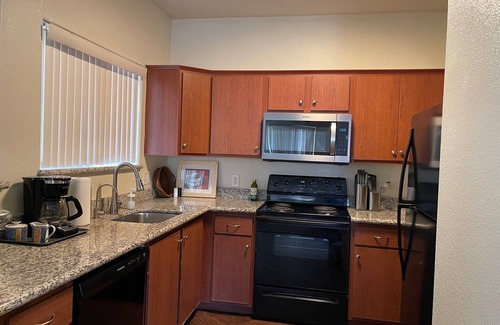 Gilbert Condo | Gilbert/Mesa Solana Luxury Condo 1 Bdrm/1 Bath Near MD Anderson Cancer Center