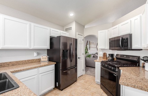 Gilbert House | Gilbert Oasis ~ 5-Star Luxury Remodel! EV Charger, Putting Green & Single Story