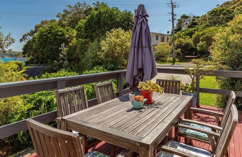 Seal Rocks House | Gili Cottage a beautiful sun filled pet friendly home next to the ocean"