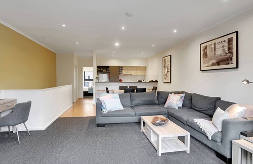 Warrnambool House | Gilles Apartment - Central living in the heart of Warrnambool.