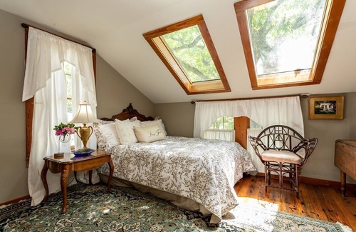 Fredericksburg House | Gillespie House- East Suite | Conveniently Located