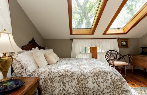 Fredericksburg House | Gillespie House- East Suite | Conveniently Located