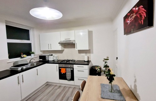 Gillingham House | Gillingham Home - Sleeps 4 - Comfort & Convenience