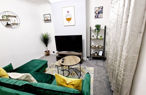 Gillingham House | Gillingham Home - Sleeps 4 - Comfort & Convenience