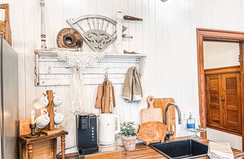 Sandusky House | Gilmore Manor. Luxury Group Stay. Prime downtown location. 5 Min to Cedar Point.