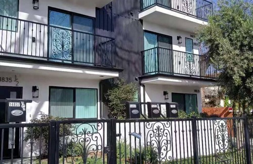 Van Nuys Apartment | Gilmore One