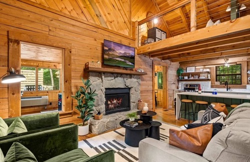 Townsend Cabin | Gimme The Smokies! Foothills of the Great Smoky Mountains! On the Golf Course!
