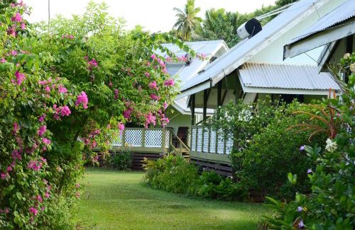 Aitutaki Cabin | Gina's Garden Lodges