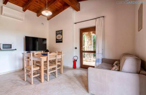 Santa Maria La Palma Villa | Ginestre Cottage with pool in the Nature Park of Porto Conte