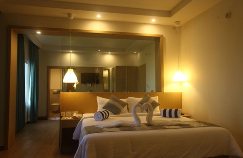 Shenoys Hotel | Ginger Kochi MG Road