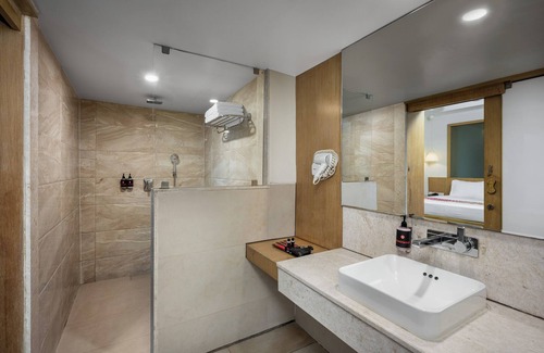 Shenoys Hotel | Ginger Kochi MG Road