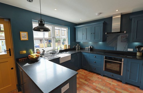 Canterbury Cottage | GINGERBREAD COTTAGE, family friendly, with open fire in Canterbury