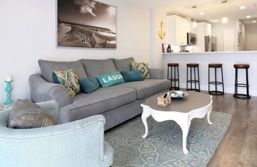 Pacific Beach House | Ginima's Beach House Blocks From Beach and Bay!