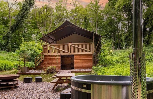 Thetford Cabin | Giraffe Enclosure - Norfolk Holiday Properties