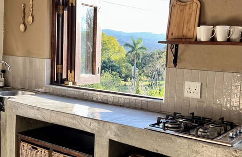 Nelspruit House | Giraffes view Guesthouse - LoerieRoep Unit 10