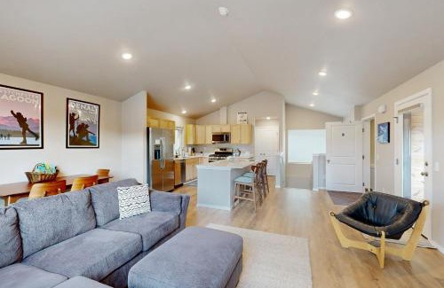 Alyeska House | Girdwood Vibes, Unit B