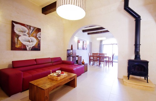 Xaghra House | Girgentina - Sleeps 6/7, with Private Pool