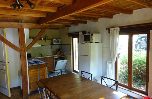Les Eyzies Cottage | Gite in the heart of nature, quiet, with swimming pool and air conditioning, pets welcome.