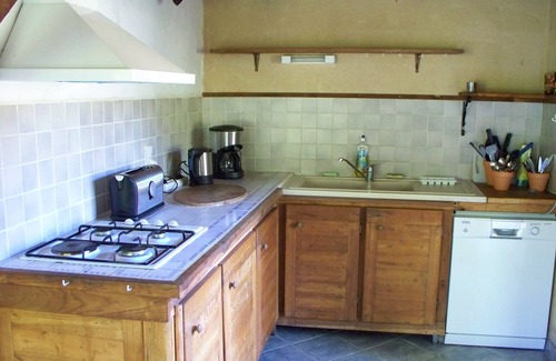 Les Eyzies Cottage | Gite in the heart of nature, quiet, with swimming pool and air conditioning, pets welcome.