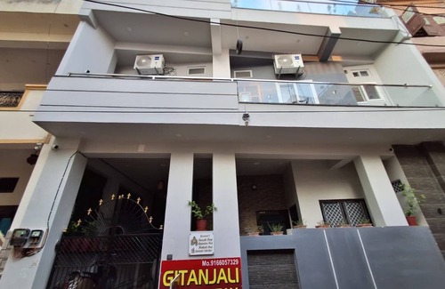 Lake Swaroop Sagar House | Gitanjali Homestay Lakeside Udaipur