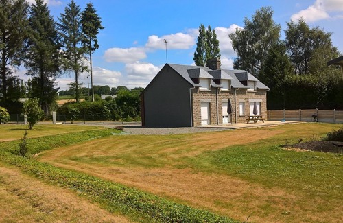 Isigny-le-Buat House | Gite 6 Personnes Baie du Mont st Michel