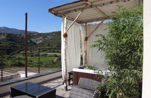 Montpeyroux House | Gite Aigues Vives - Le Patio