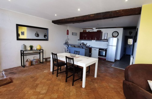 Bourgogne Apartment | Gîte Appart "La Gabare" with view of the Loire River