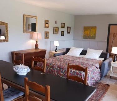 Le Cler House | Gite at La Maison Forte