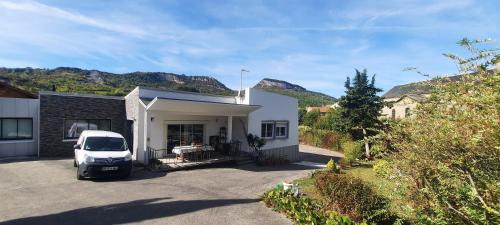 Tournemire House | Gite Aux Tourterelles
