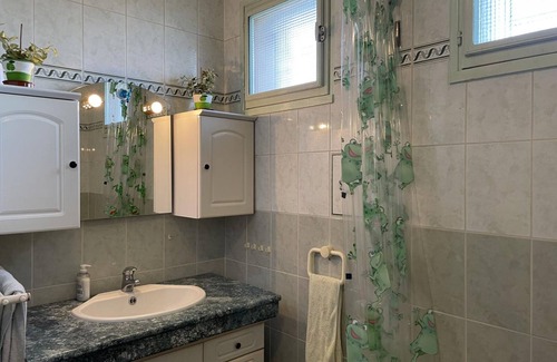 Avermes Cottage | Gite Avermes, 2 bedrooms, 4 persons