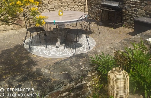 Genets Cottage | Gîte Baie Bonheur in the heart of Genêts 5 minutes from the start of the crossings to the mountain