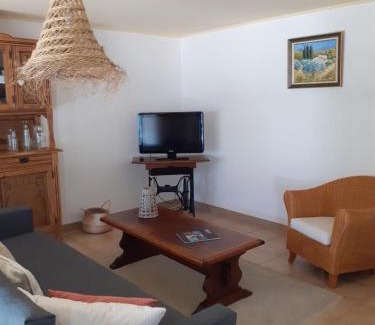 Chateauneuf-de-Gadagne Apartment | Gite Bienvenue Lili