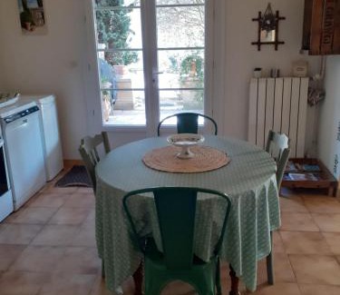 Chateauneuf-de-Gadagne Apartment | Gite Bienvenue Lili