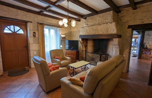 Bonnes Cottage | Gite Bonnes, 4 bedrooms, 12 persons