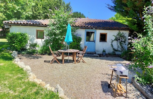 Bellon Cottage | Gîte "Camille" classified 3* for 2 persons with swimming pools