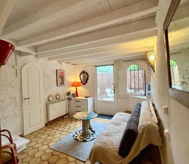 Montesquieu-des-Alberes House | Gite Casot Merveille