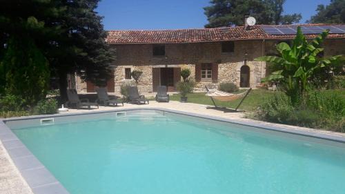 Saint-Vallier House | Gite Charentais, Le Coin Arboré