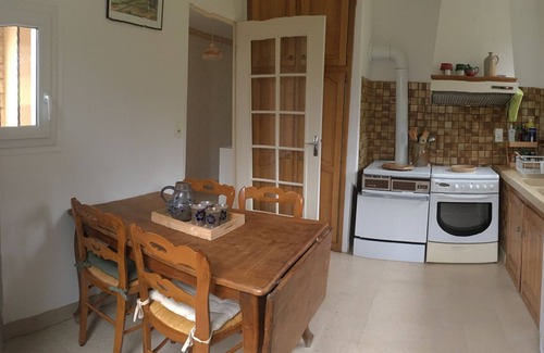 Tanlay House | Gite Confortable Avec Cheminée, Jardin Arboré, Grande Terrasse Panoramique
