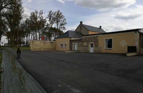 Le Molay-Littry House | GITE: Country house, near the landing beaches, with table football.