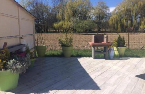 Romorantin-Lanthenay Apartment | Gite de la Jurandière Maison avec jardin