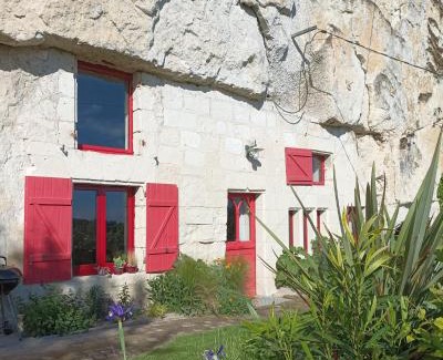 Montsoreau House | Gite des Perreyeurs - maison troglodyte avec vue sur Loire